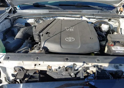 2010 Toyota Tacoma Prerunner V6 z USA, uszkodzony, nr VIN 3TMKU4HN3AM026269